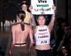 عالم المرأة : نشطاء حقوق الحيوان يقتحمون عرض أزياء لفيكتوريا بيكهام فى أسبوع موضة باريس