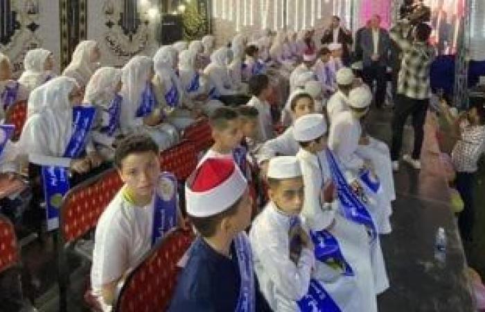محافظات : تكريم 550 من حفظة القرآن الكريم بقرية ابسوج فى بنى سويف